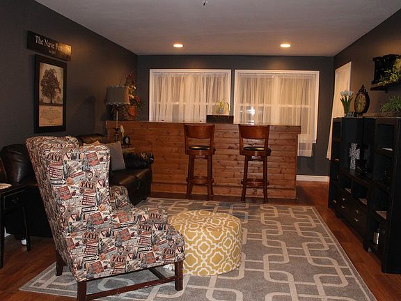 Breeze way/Bar
						:
						Recently updated with new drywall/insulation. New laminate flooring and bar.