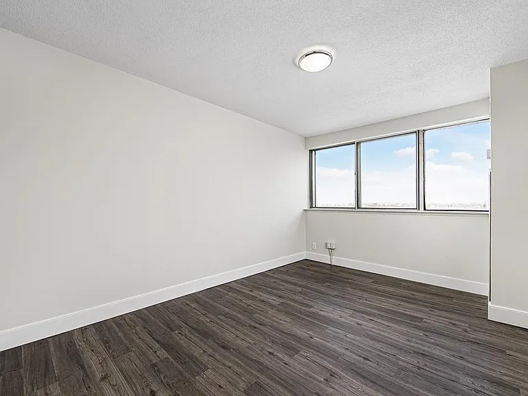 7230 Darcel Ave #365 — Photo 4