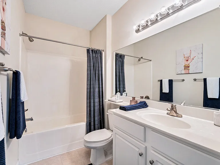Rivermont Crossing Townhomes & Apartments — Photo 13