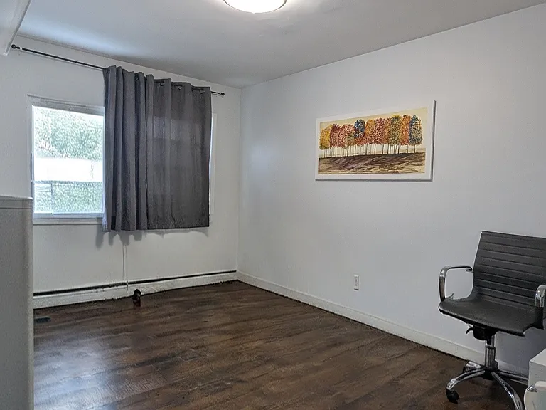 205 Queen St S #1 — Photo 7