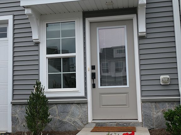 3rd image of 220 Springdale Rd