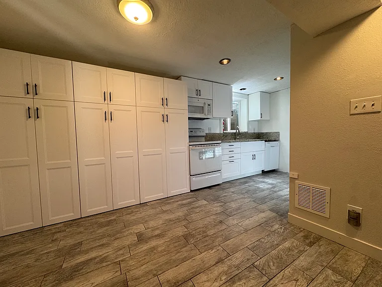 1515 N 1880 W — Photo 11