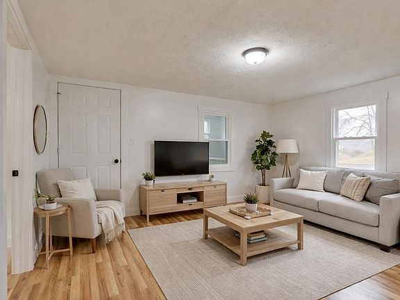 5th image of 121 Golden Rd