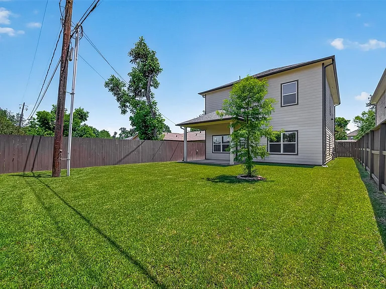2211 Silverbonnet St — Photo 37