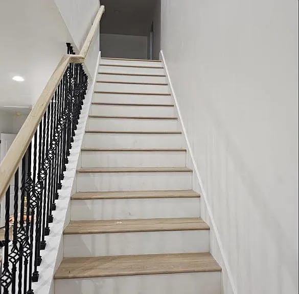 319 W West St — Photo 11