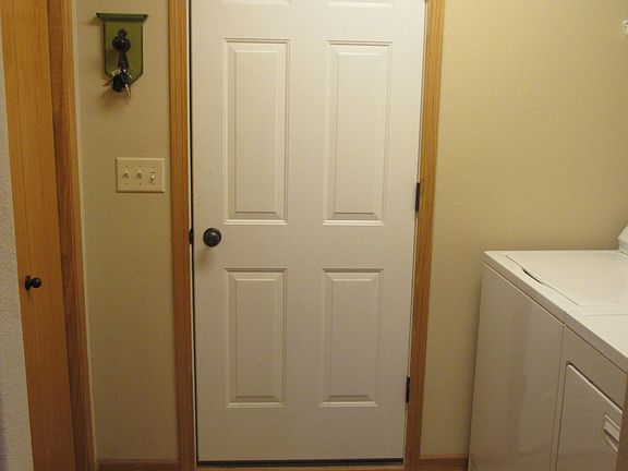 garage entry/laundry