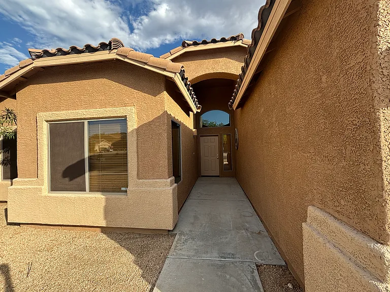 5305 W Olivine Dr — Photo 2