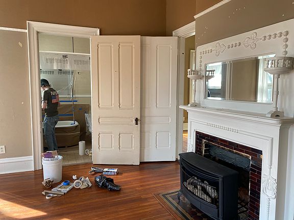 3rd image of 303 E Lytle St APT 5