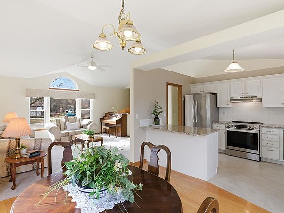 4th image of 10026 W Haskell Ct