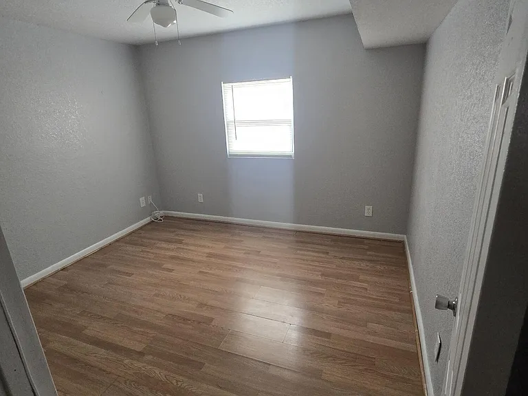1220 Kent St — Photo 6