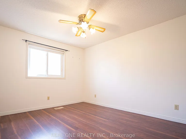 407 Downsview Pl — Photo 11