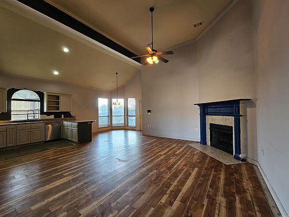 3rd image of 1904 Reveille Cir