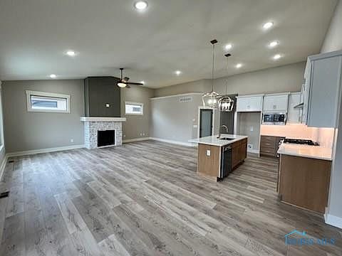 3rd image of 9226 Grande Ct