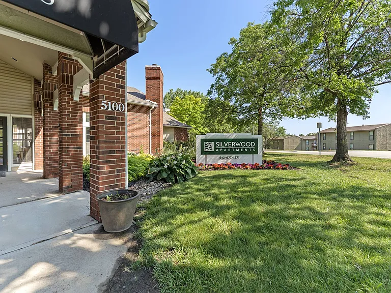 Silverwood Apartments — Photo 37