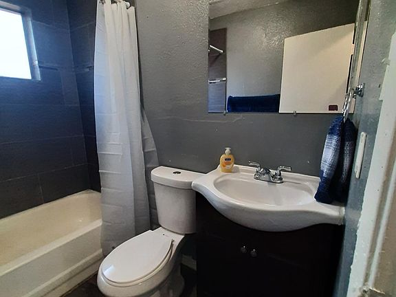 4th image of 522 Aaron St APT 2
