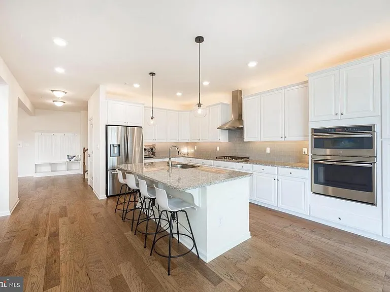 427 Lee Pl — Photo 9