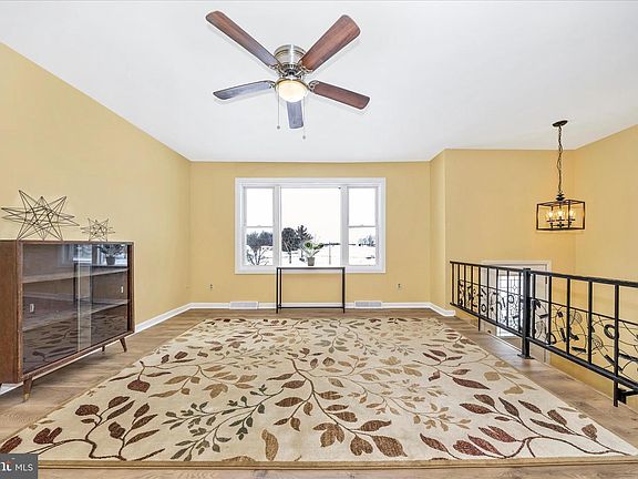 5th image of 17935 College Rd