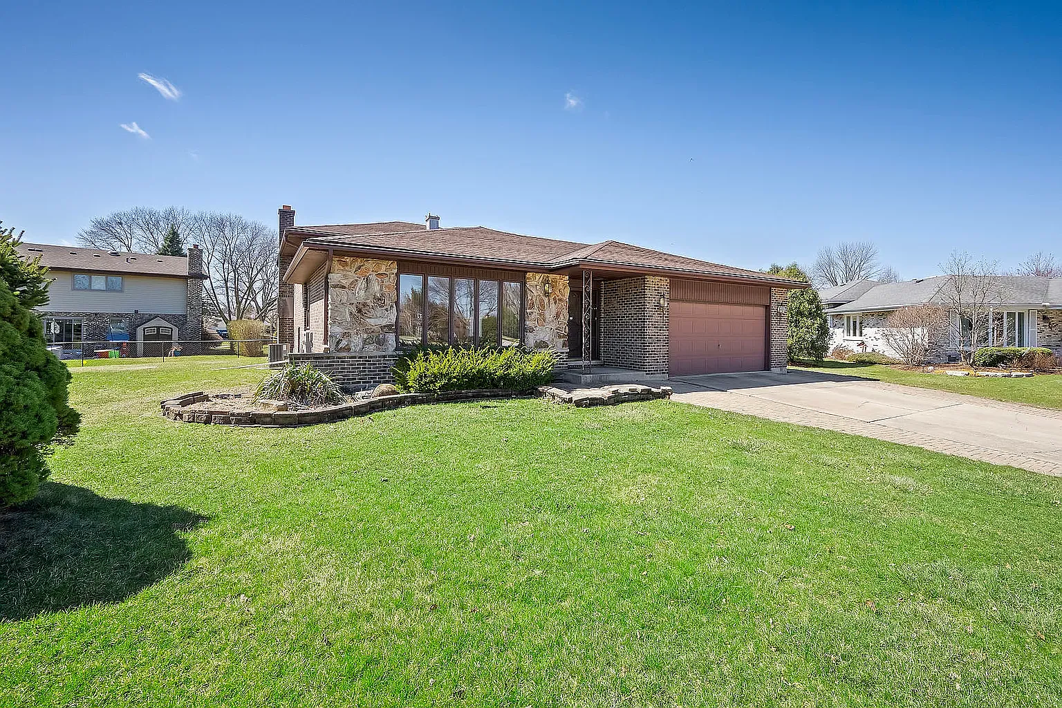 4 bed, 1.5 bath, 1598 sqft, $3,580 — Photo 2