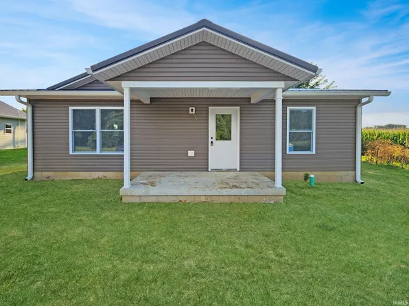 327 N 1st St, Edwardsport, IN 47528