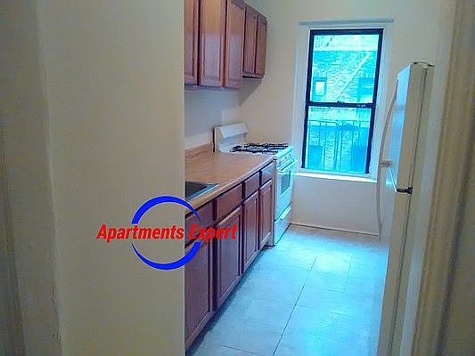 4th image of 655 E 233rd St APT C12