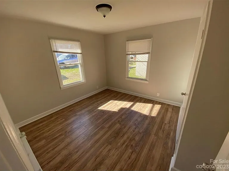 2300 Augusta St — Photo 3