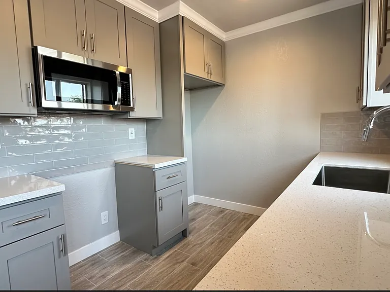 5908 Estrella Ave #3 — Photo 8