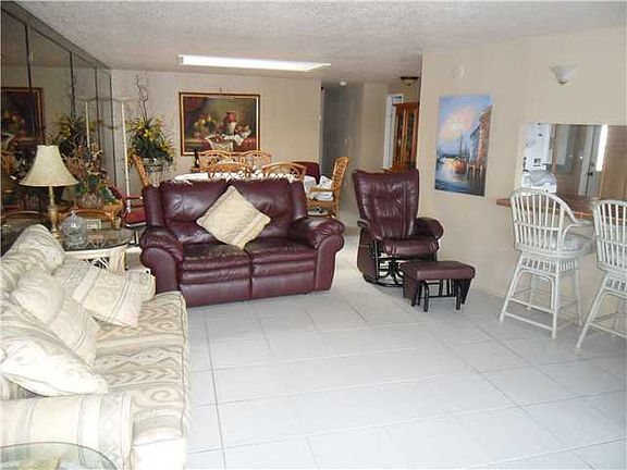 4th image of 2791 E Marina Dr