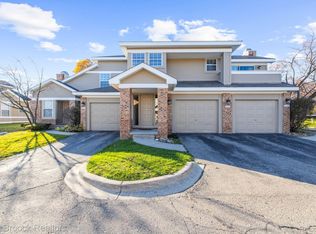6604 Bellows Ct, West Bloomfield, MI 48322