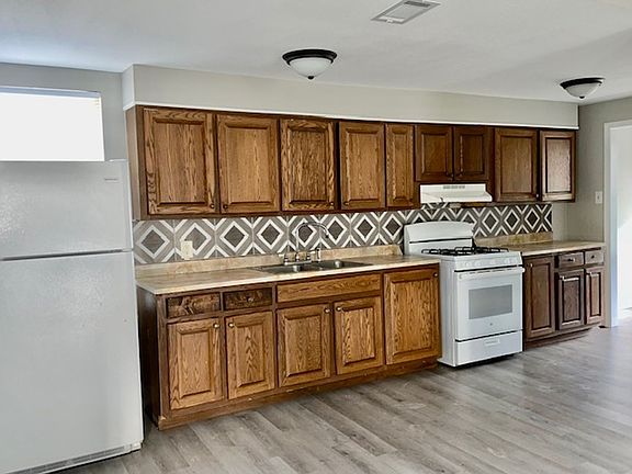4th image of 452 Live Oak Ave