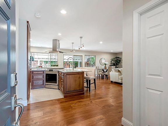 3rd image of 5876 Cadiz Dr