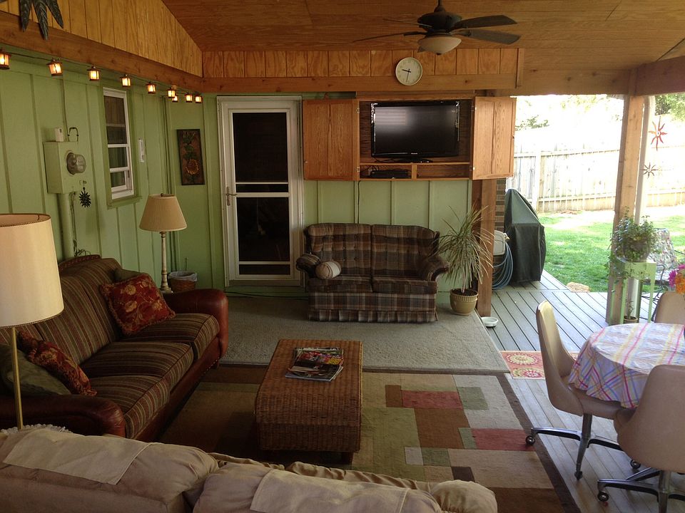 Lvg/dining. TV cabinet