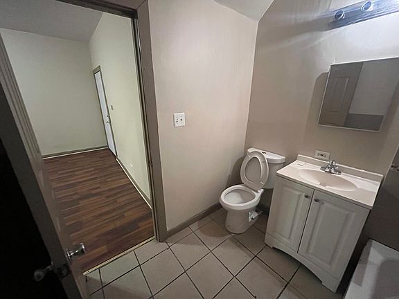5th image of 8709 S Escanaba Ave #1R