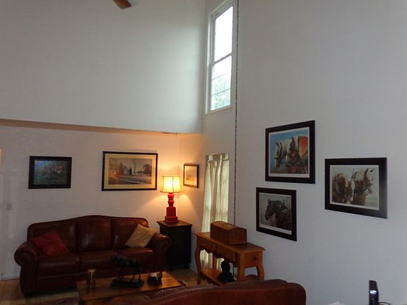 5th image of 590 Westminster Cir