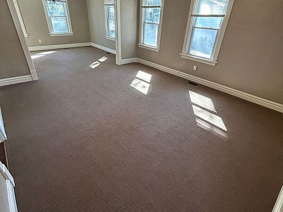 4th image of 3610 Oakmount Ave