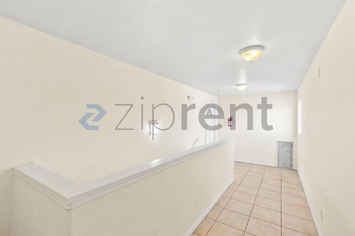 2 bed, 1200 sqft, $2,700 — Photo 4