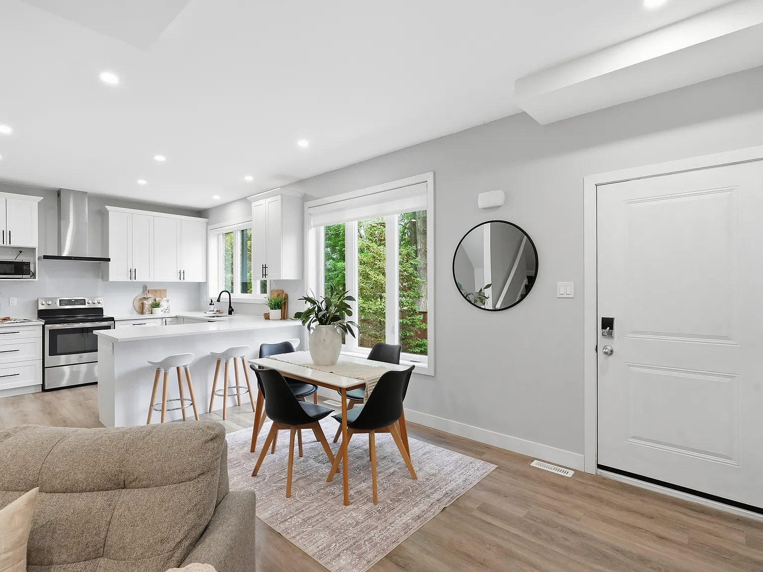 5 bed, 5.5 bath, 2300 sqft, $6,750 — Photo 3
