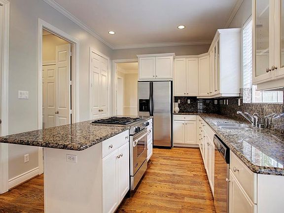 4th image of 8426 N Hilshire Park Dr