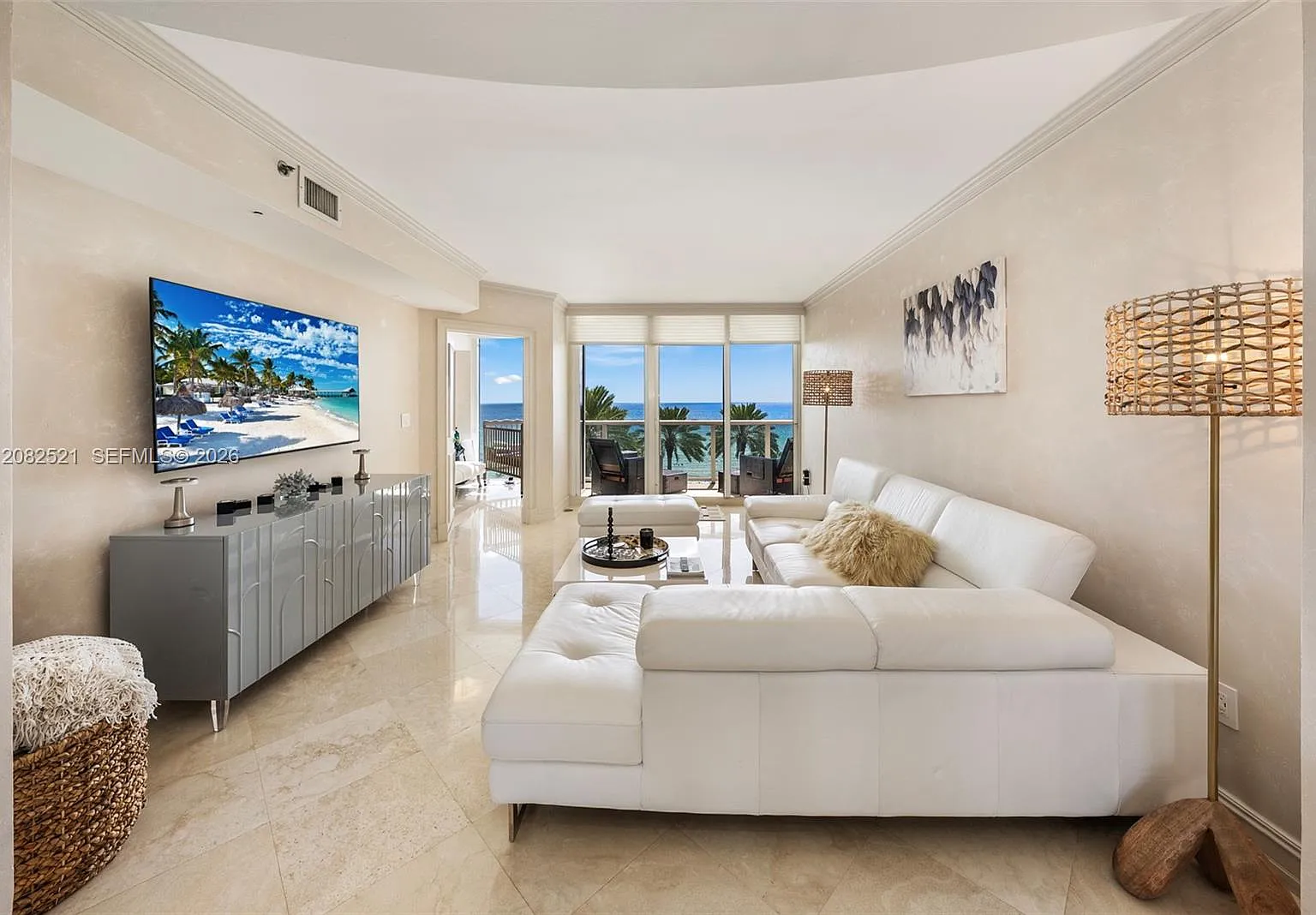 Ocean One Condo — Photo 2