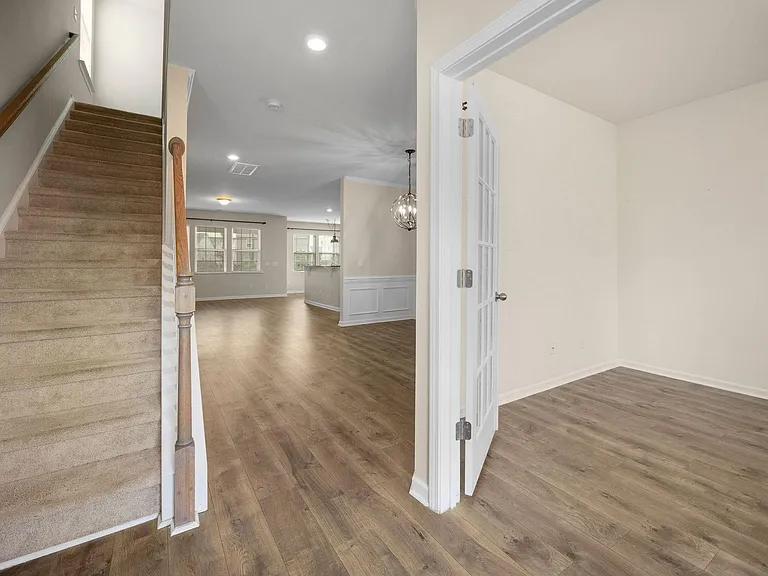 694 Redbud Ln — Photo 4