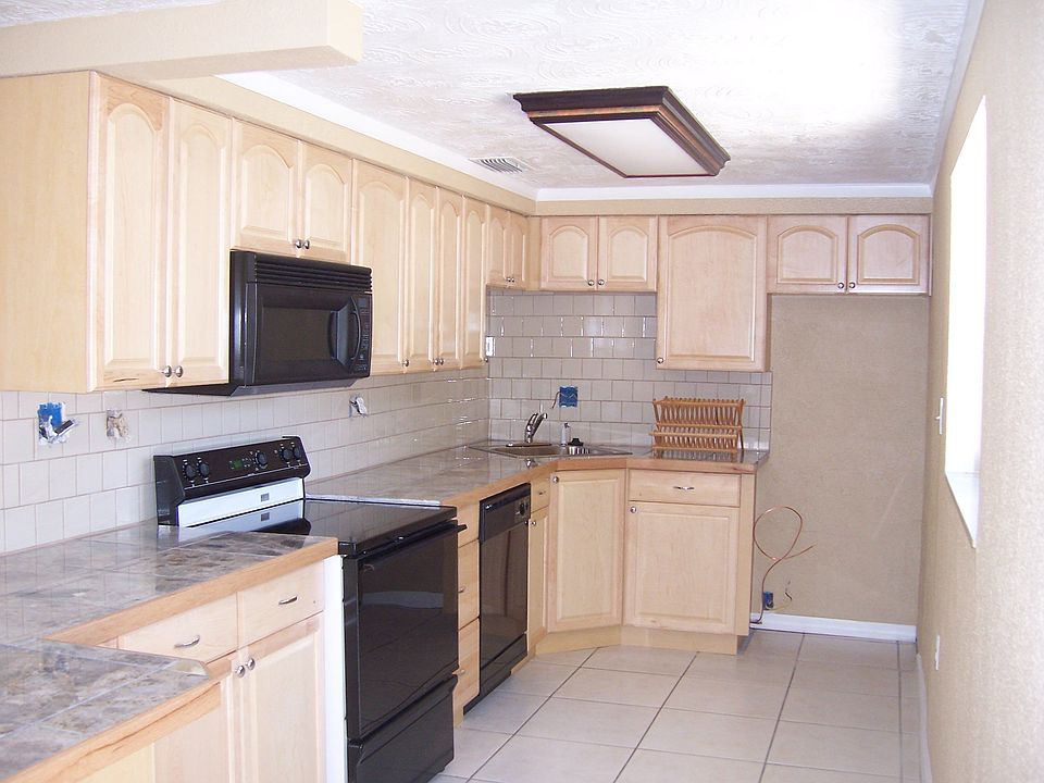 New Kitchen w/granite countertops 