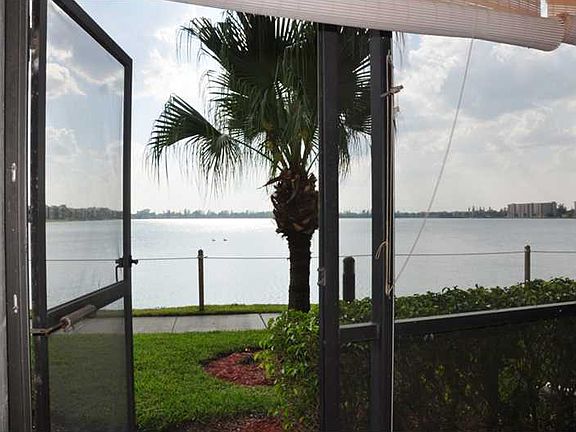 5th image of 112 Lake Emerald Dr APT 109