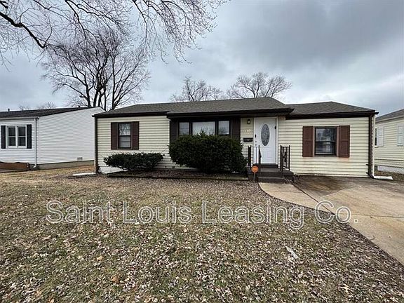 3rd image of 830 Loekes Dr
