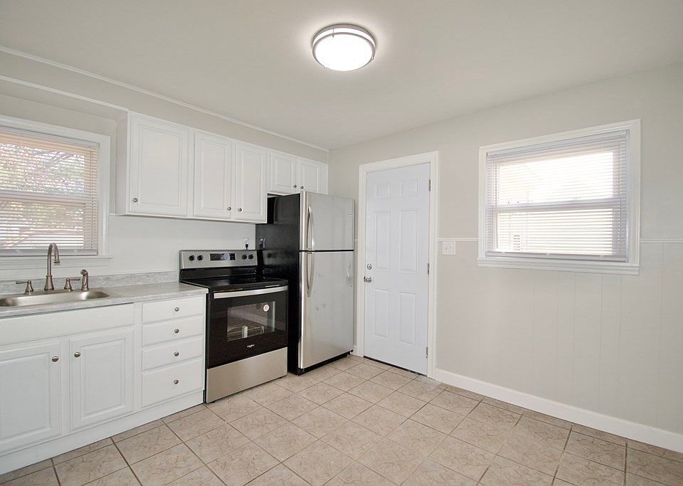 212 Breckwood Blvd, Springfield, MA 01109 Zillow