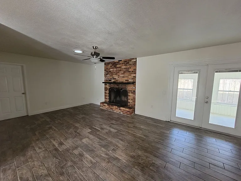 2425 W Central Ave — Photo 2