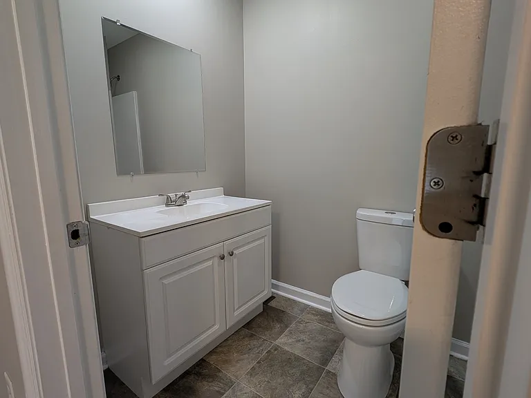 526 Center Ave — Photo 11