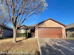 613 Crestview Ct, Saginaw, TX 76179