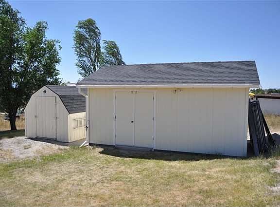 Shed & shop have power