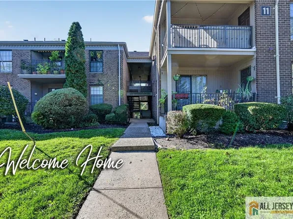 323 Gills Ln Unit 11-T, Iselin, NJ 08830