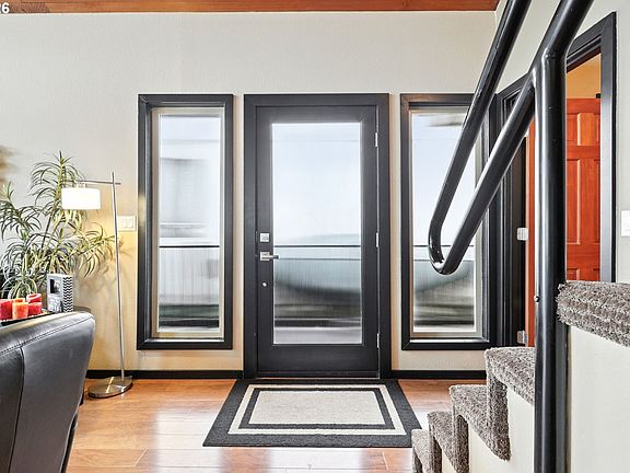 3rd image of 331 NE Bridgeton Rd Slip 10