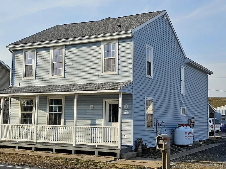 406 Main St — Photo 1
